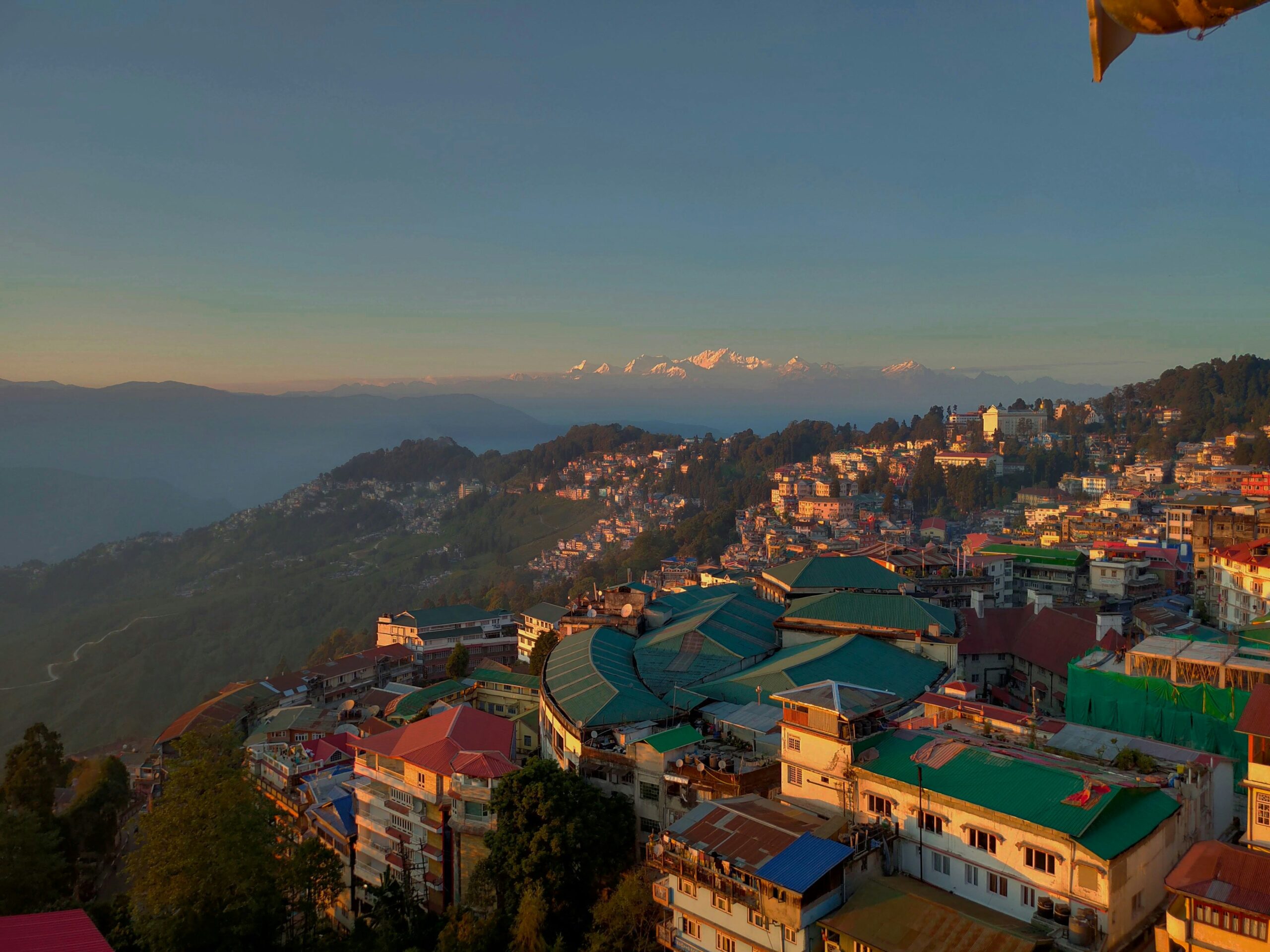 DAY 1 : NEW JALPAIGURI RAILWAY STATION / BAGDOGRA AIRPORT TO GANGTOK